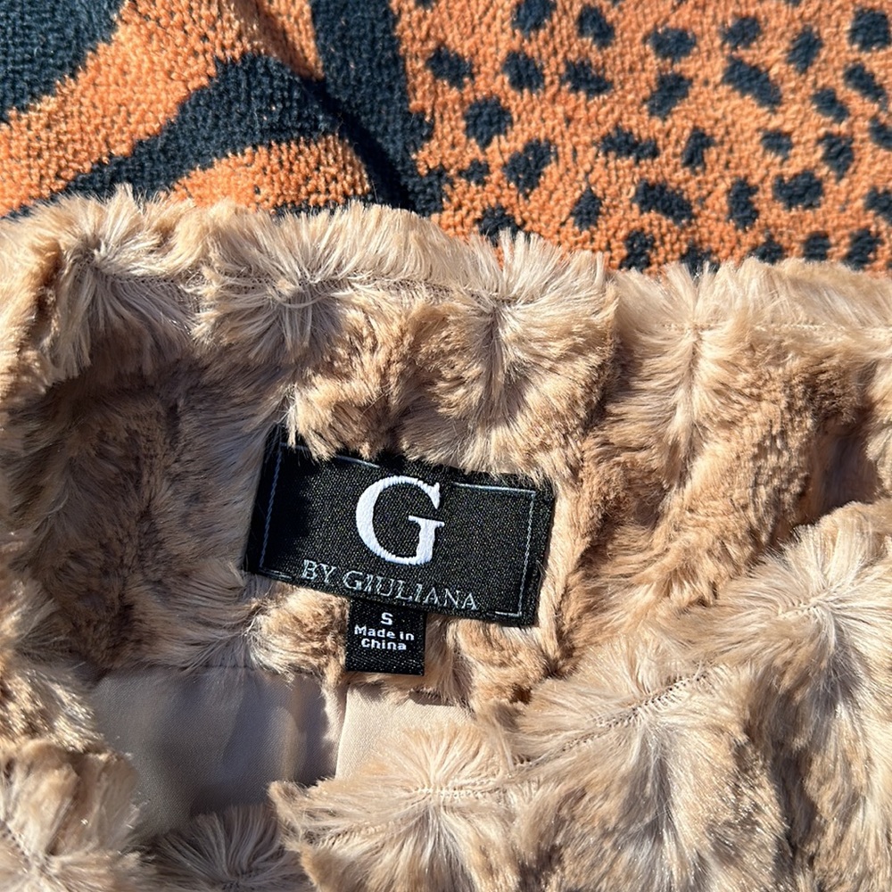 Faux fur vest - Picture 3 of 4